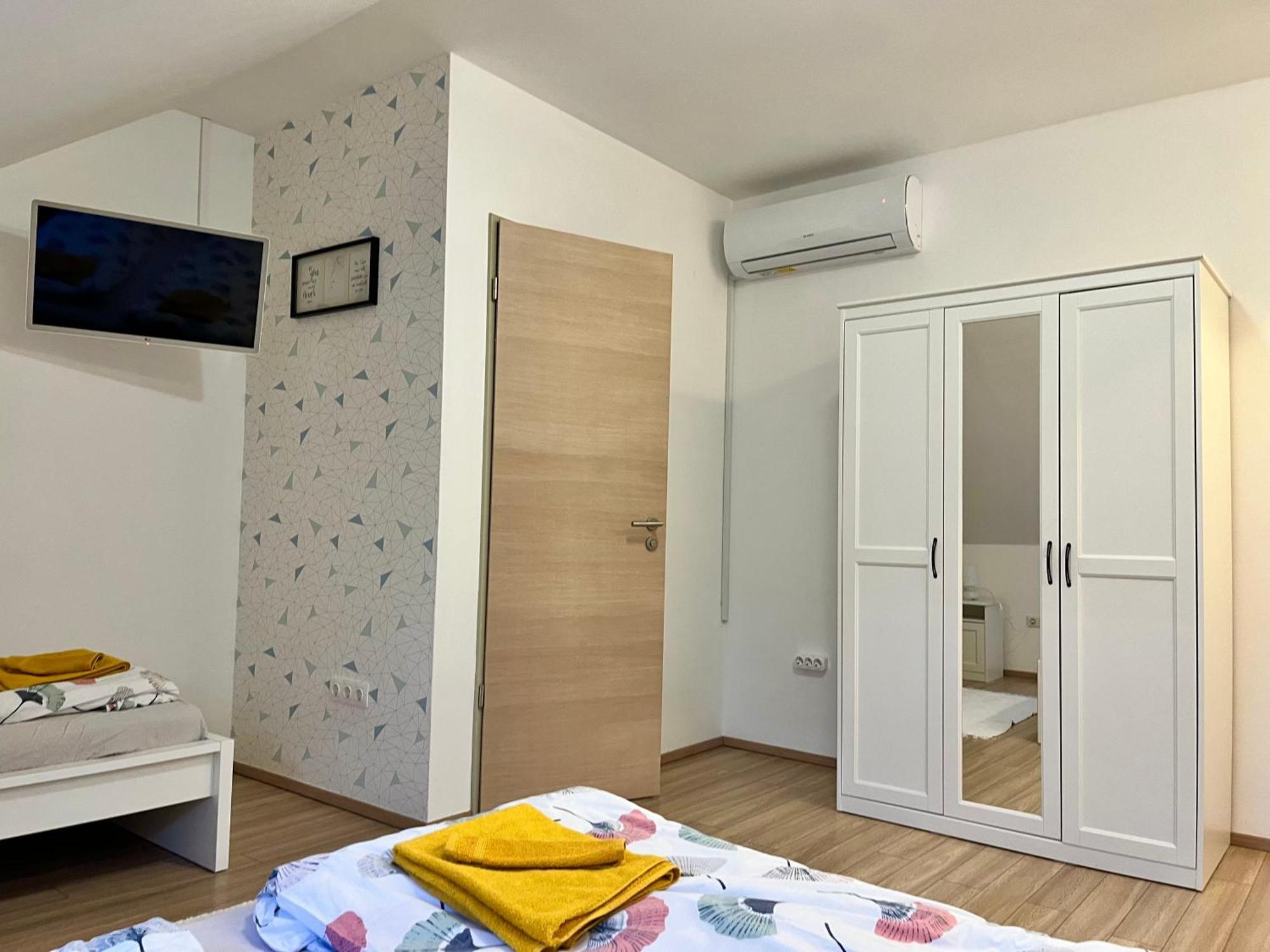Győrújbarát Pipacs Panir & Grill Garden Vendeghaz酒店 外观 照片