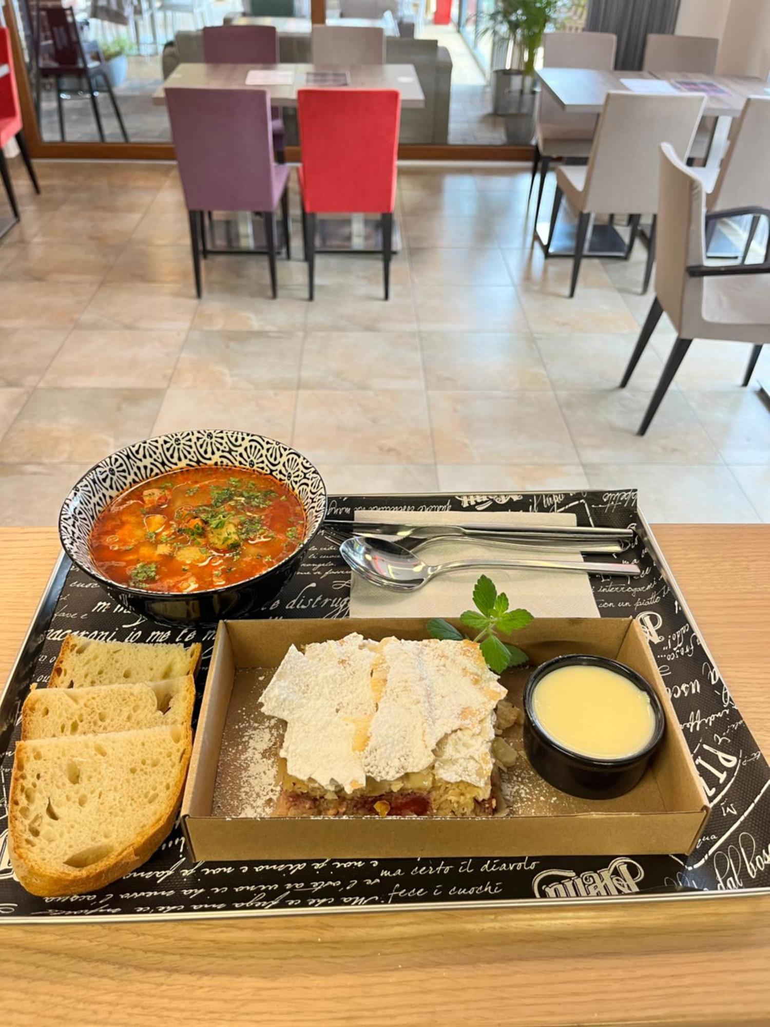 Győrújbarát Pipacs Panir & Grill Garden Vendeghaz酒店 外观 照片