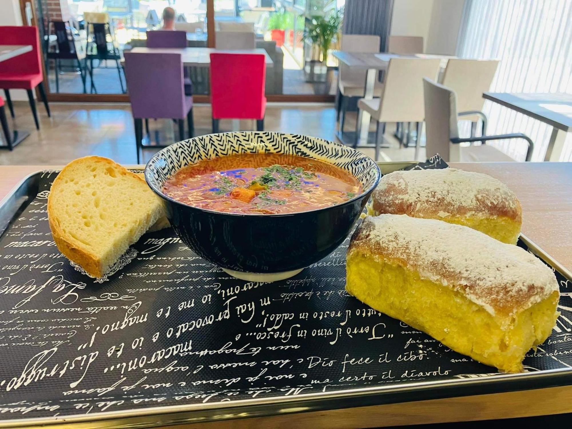 Győrújbarát Pipacs Panir & Grill Garden Vendeghaz酒店 外观 照片